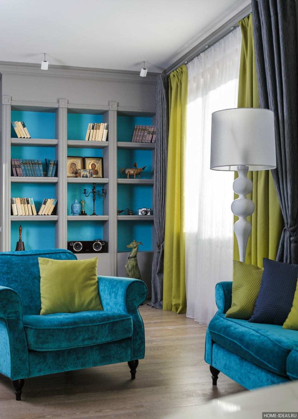 Бирюзовый цвет в интерьере гостиной