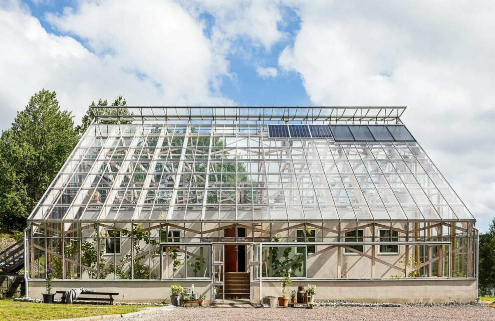 Дом в теплице Швеция