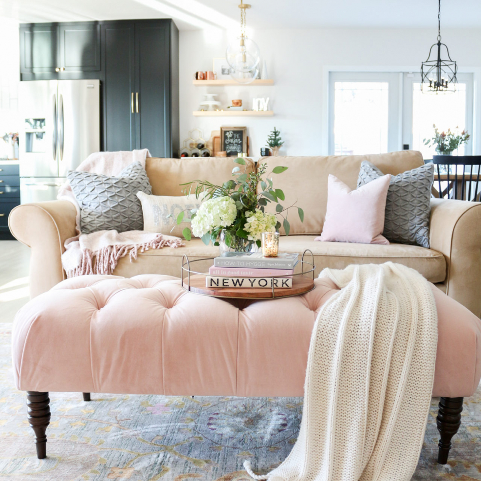 Декор гостиной в пастельных тонах