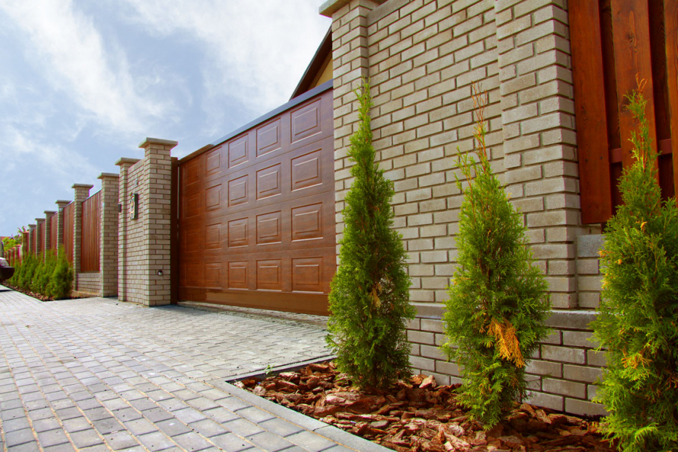 Кирпичный забор