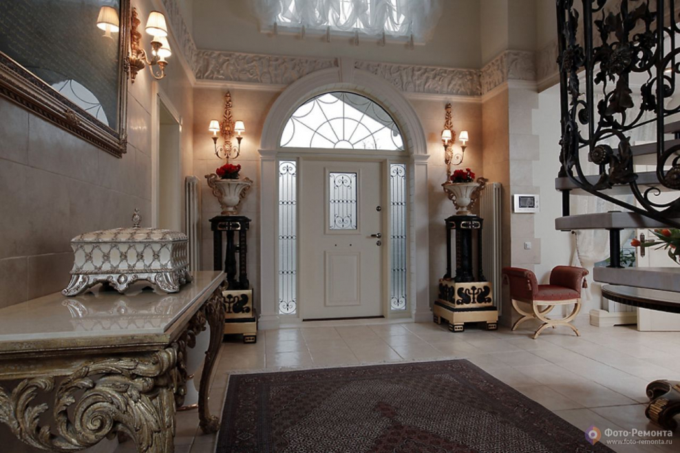 Прихожая в особняке классический стиль
