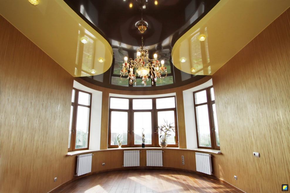 Глянцевый натяжной потолок