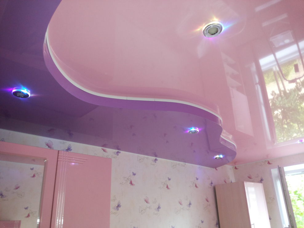 Сиреневый потолок