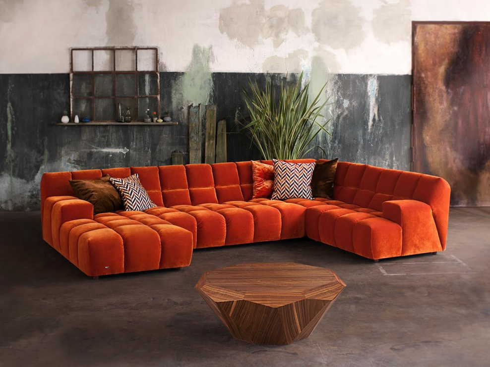 Рыжий кожаный диван в интерьере