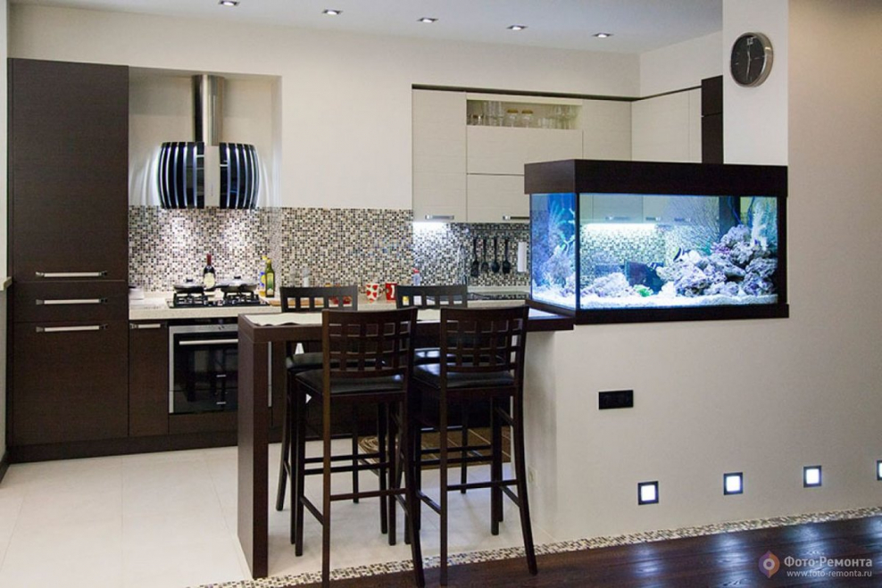 Гостиная с аквариумом