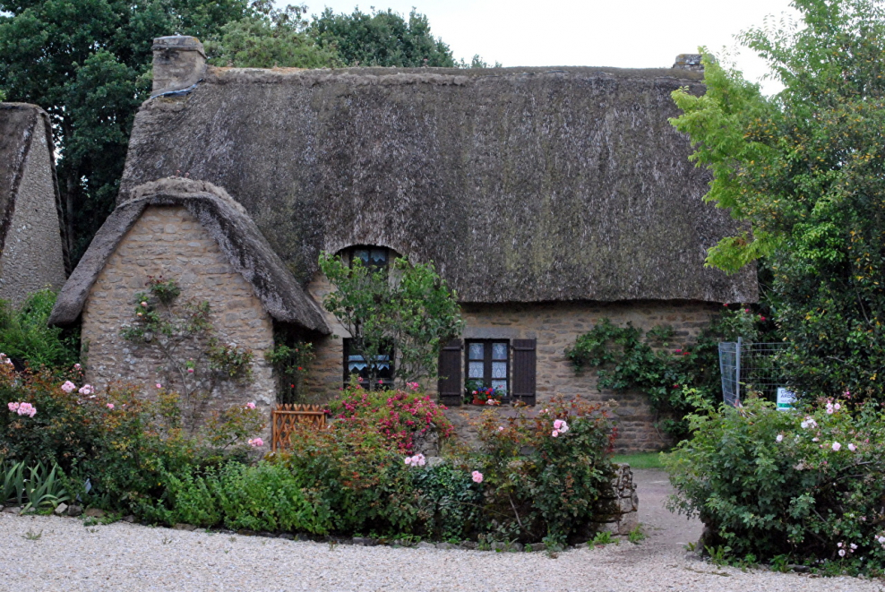 Шампаньяк-де-Белер, Франция маленький сказочный городок