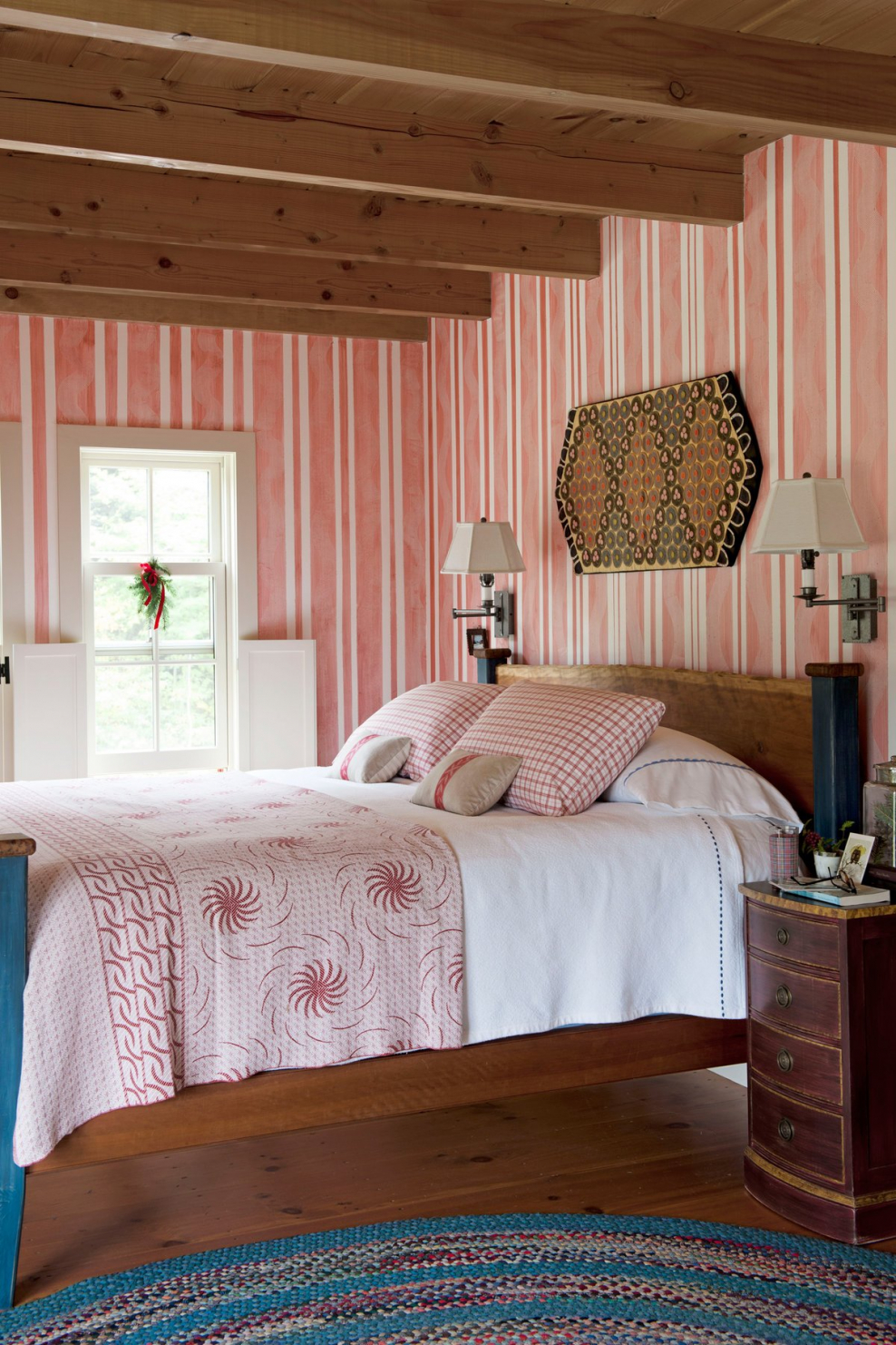 Уютная спальня в деревенском стиле