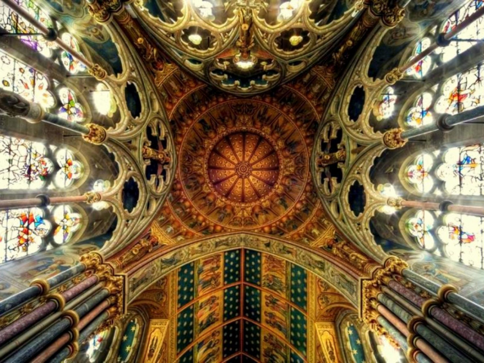 Готический собор монументальность