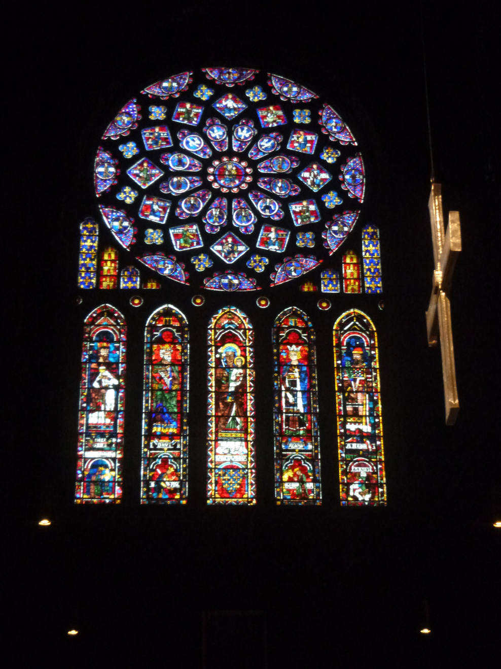 Романский витраж в монастыре Монтекассино