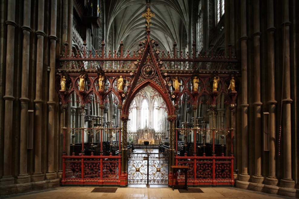 Готика католическим монастыря