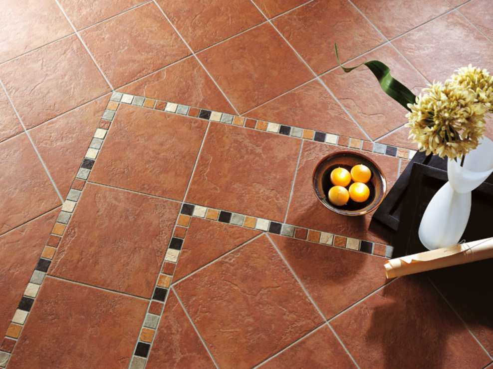 Плитка по диагонали на стене