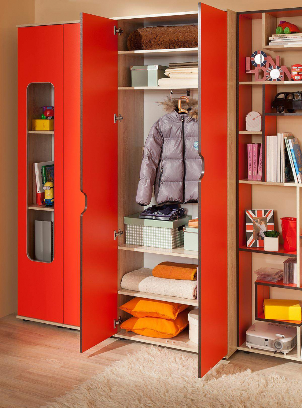 Детский вместительный шкаф