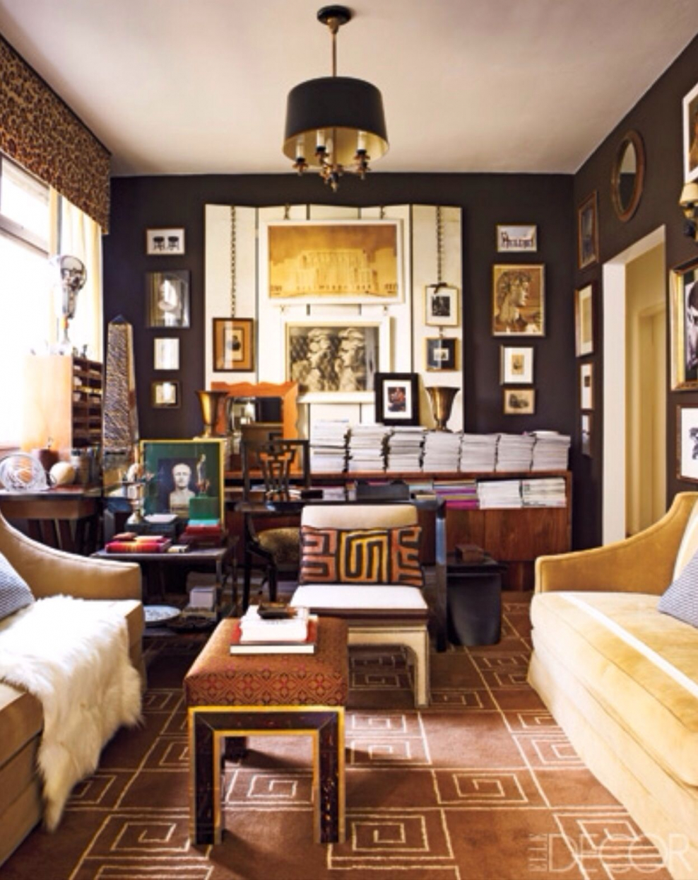 Эклектика в интерьере гостиной в современном стиле