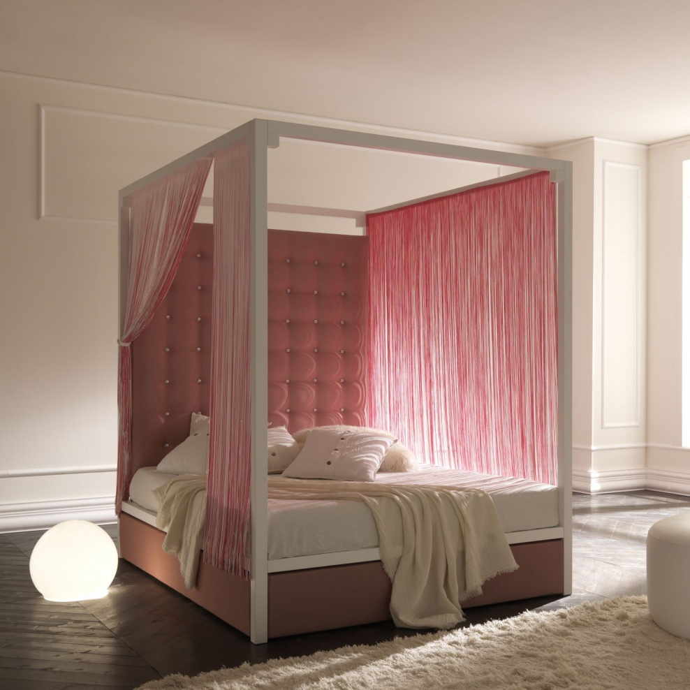 Кровать с балдахином