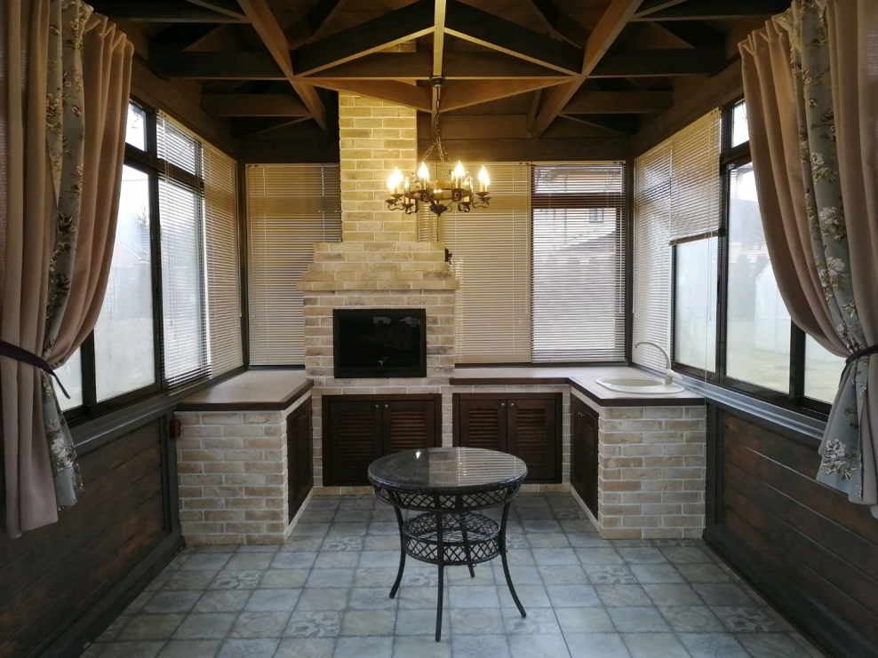 Беседка со шторами для дачи