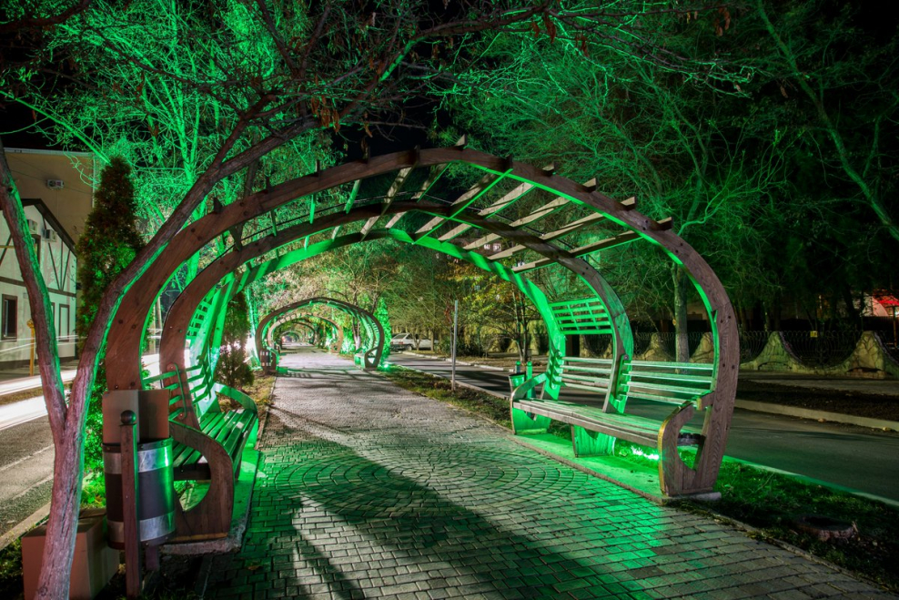 Аллея с беседкой