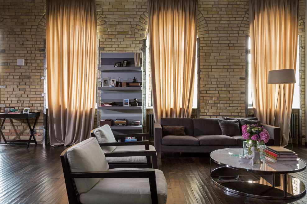 Шторы блэкаут в интерьере лофт