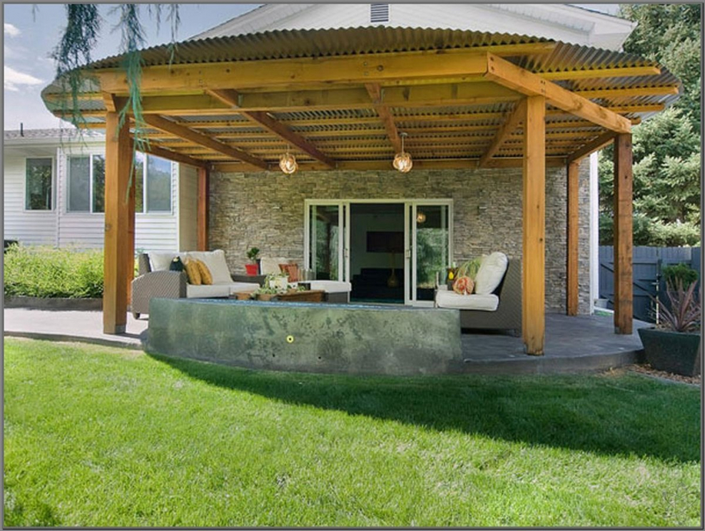 Беседка примыкающая к дому