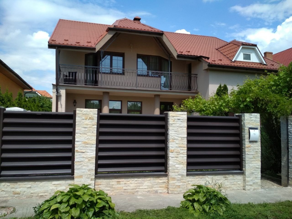 Забор для коттеджа