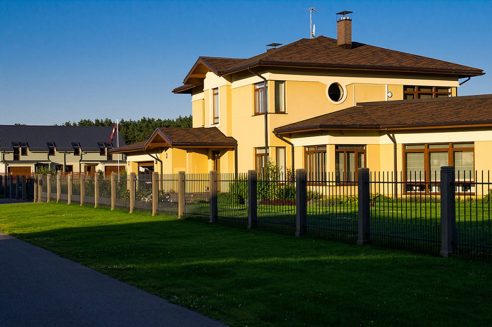 Забор для коттеджа