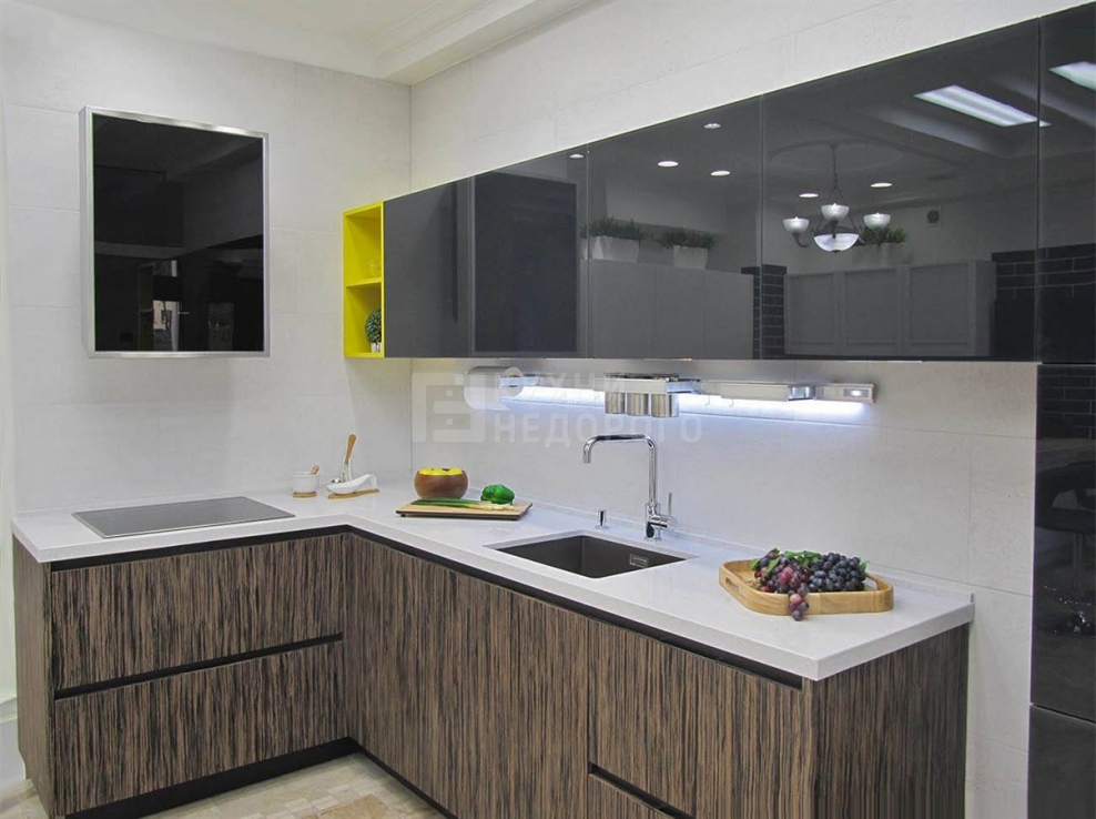 Кухня низ дерево верх белый глянец