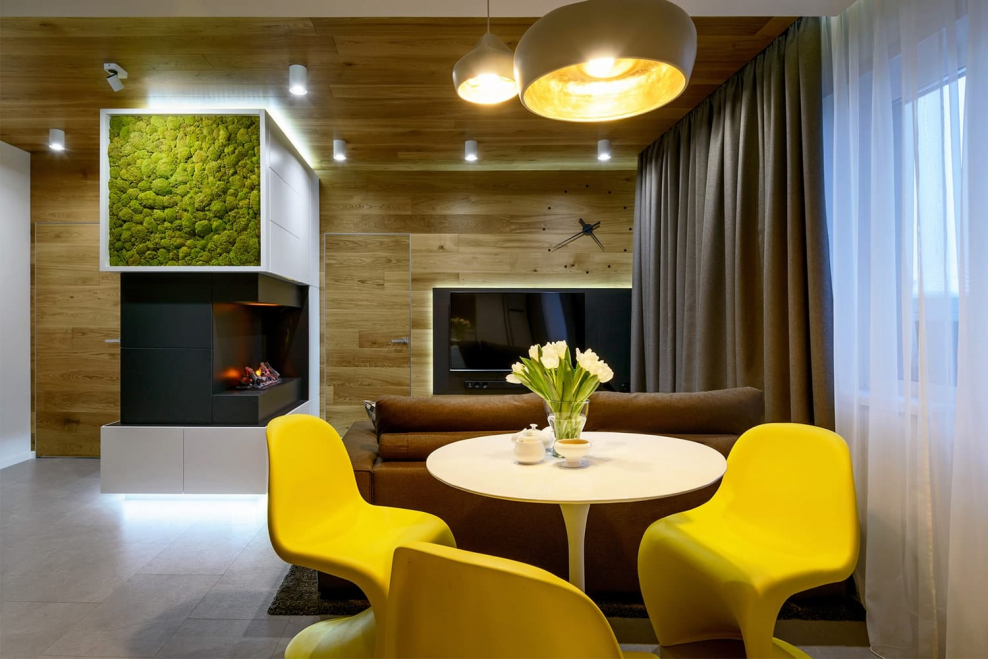 Мох в интерьере камин