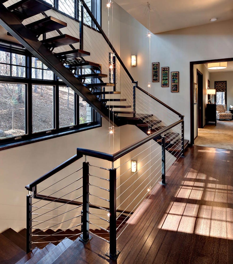 Лестница со вторым светом