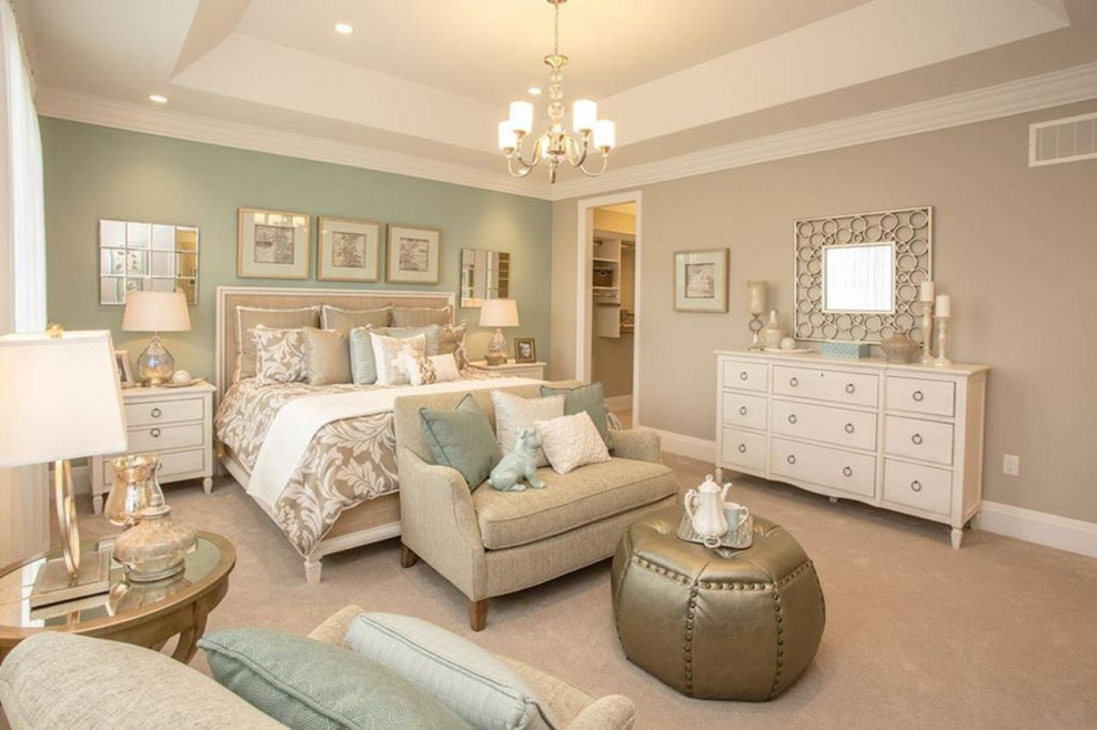 Спальня в оливково бежевых тонах