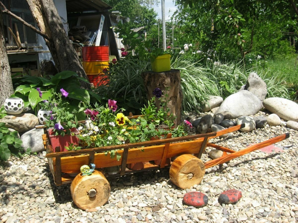 Тележка для украшения сада