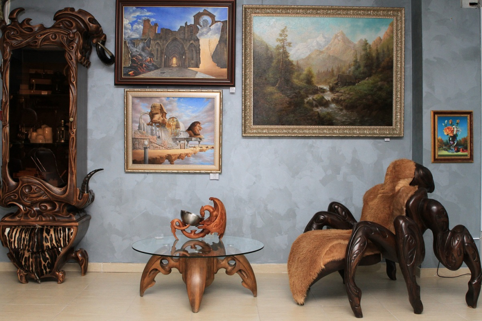 Авторская резная мебель из дерева