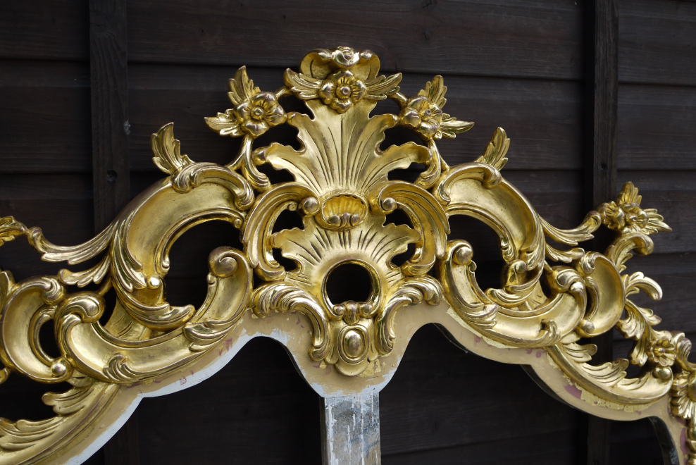 Позолоченная лепнина