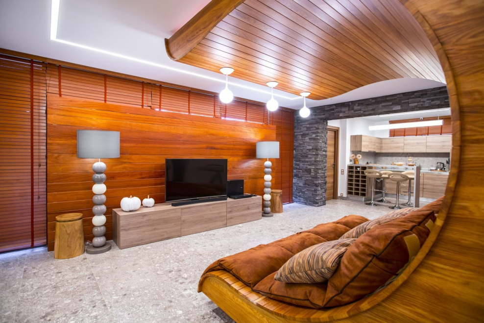 Отделка комнаты под дерево