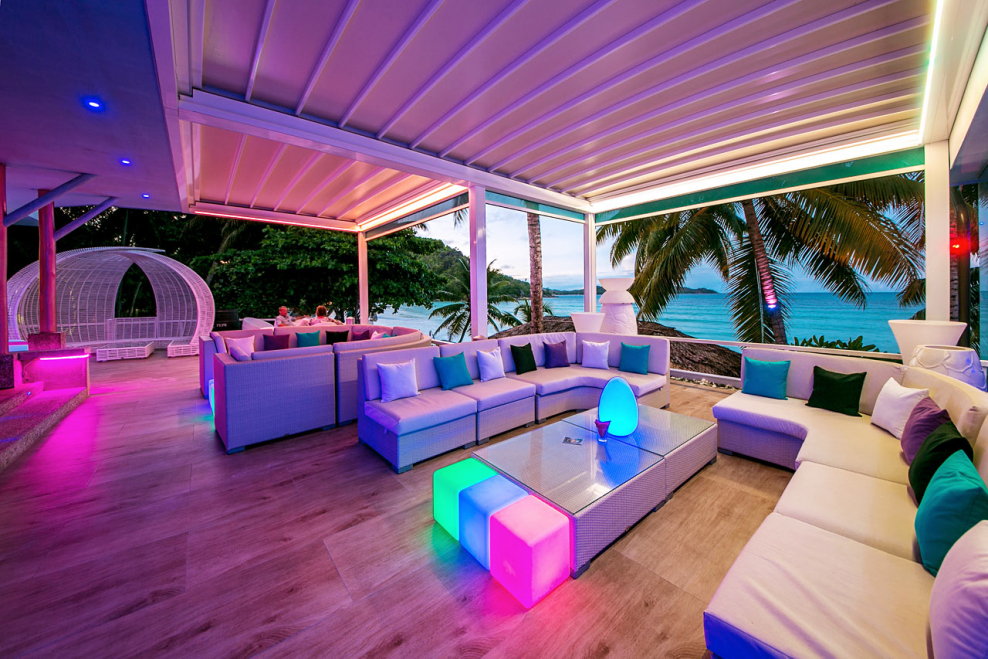 Лаунж зона на пляже