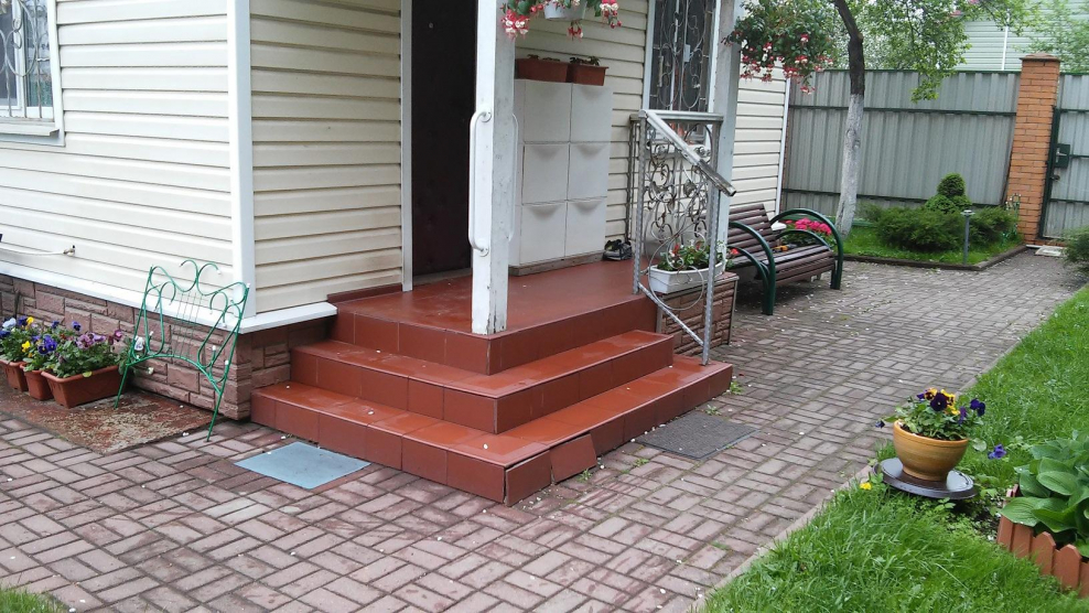 Неудобное крыльцо