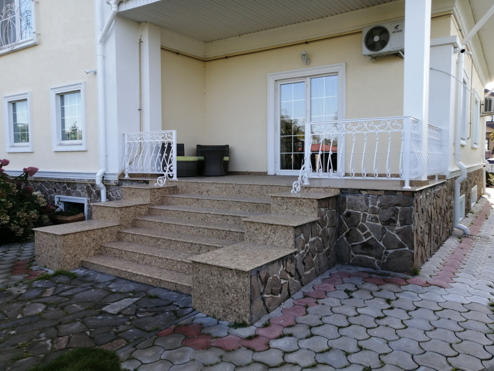 Чем обложить крыльцо на улице