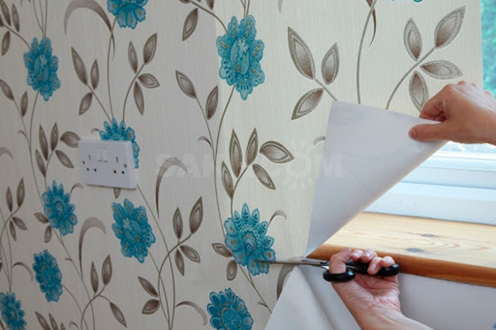 Стыки разных обоев на стене