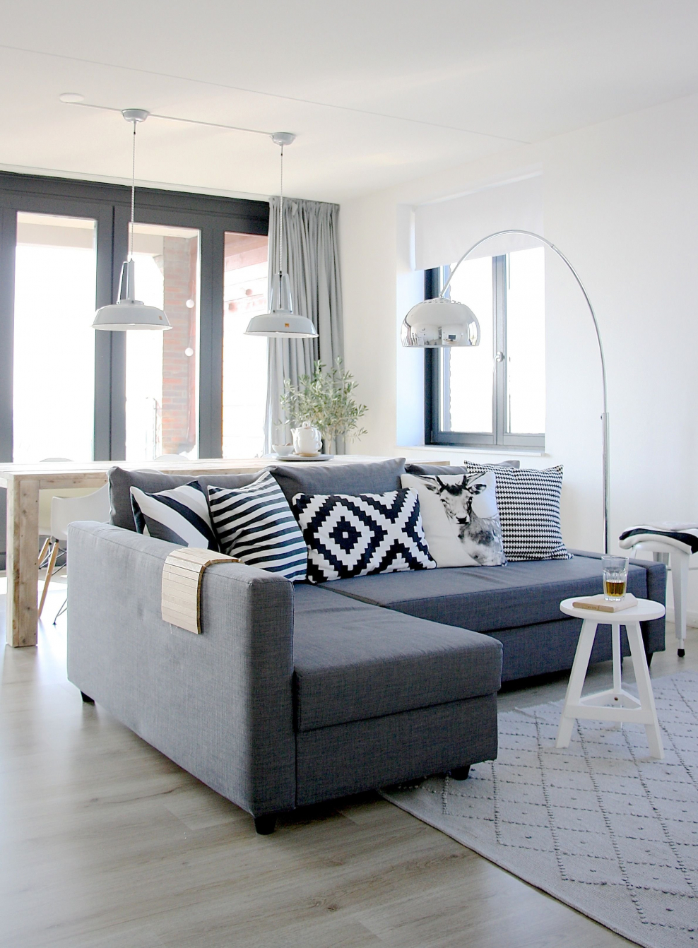 Диван в скандинавском стиле