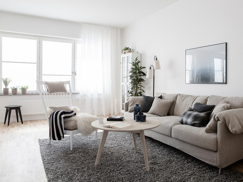 Бежевый диван в скандинавском интерьере