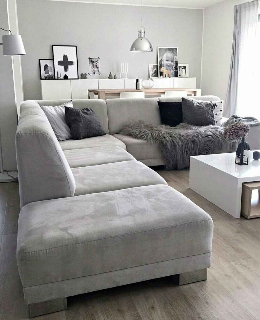 Светло серый диван