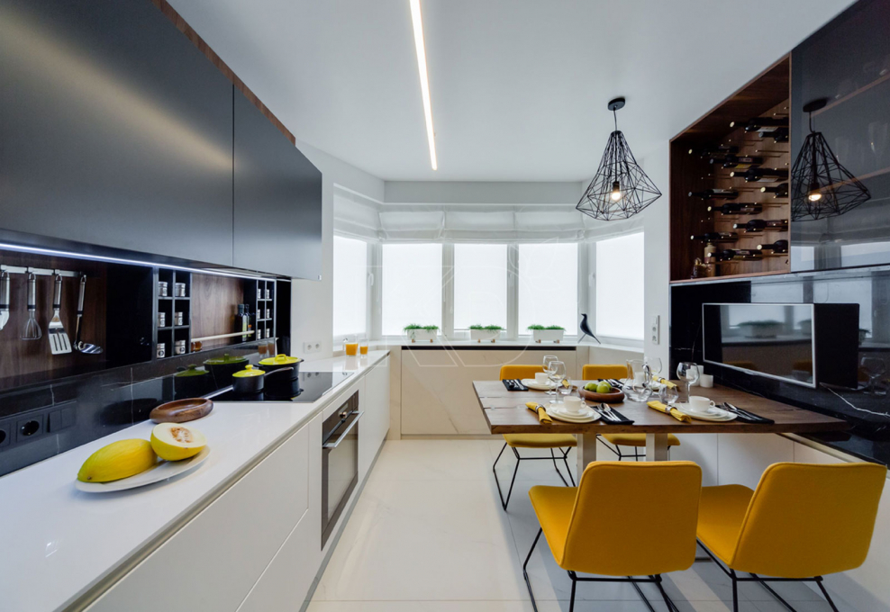 Кухонные гарнитуры с дубовыми фасадами