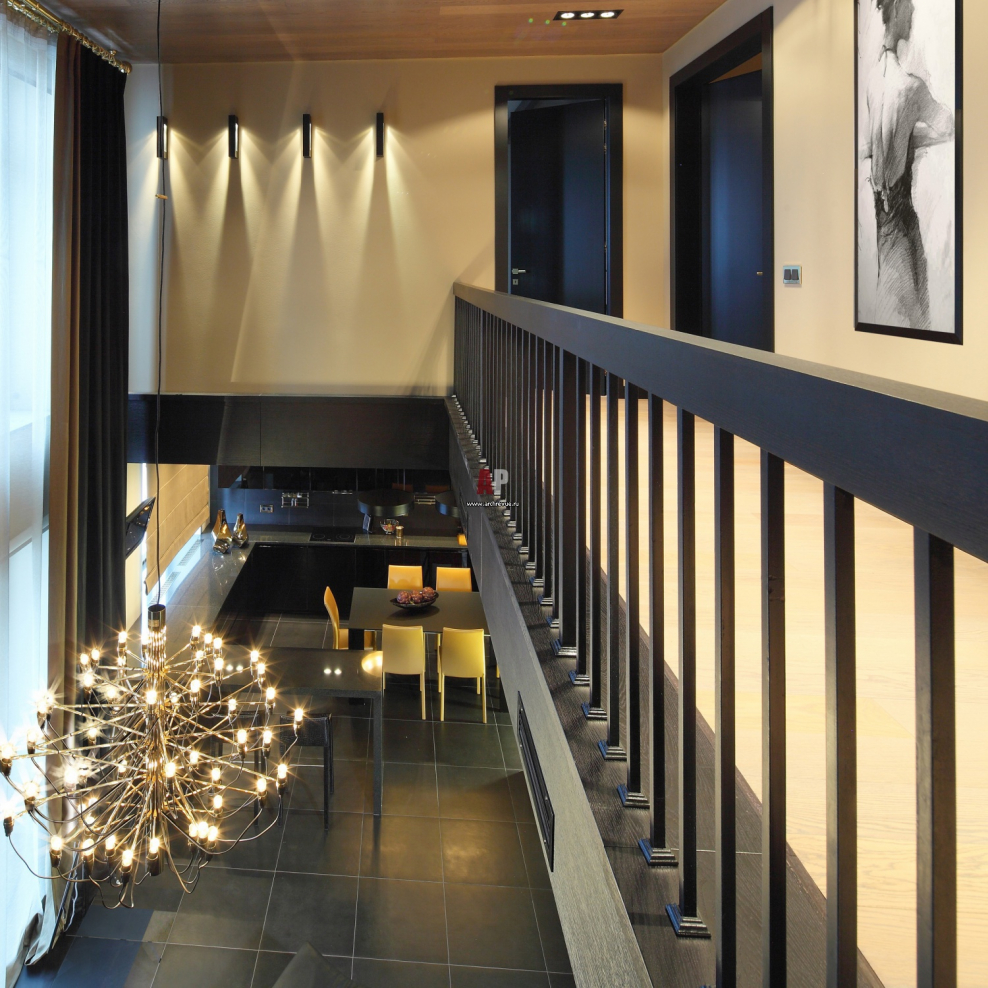 Прихожая в стиле Фьюжн с лестницей