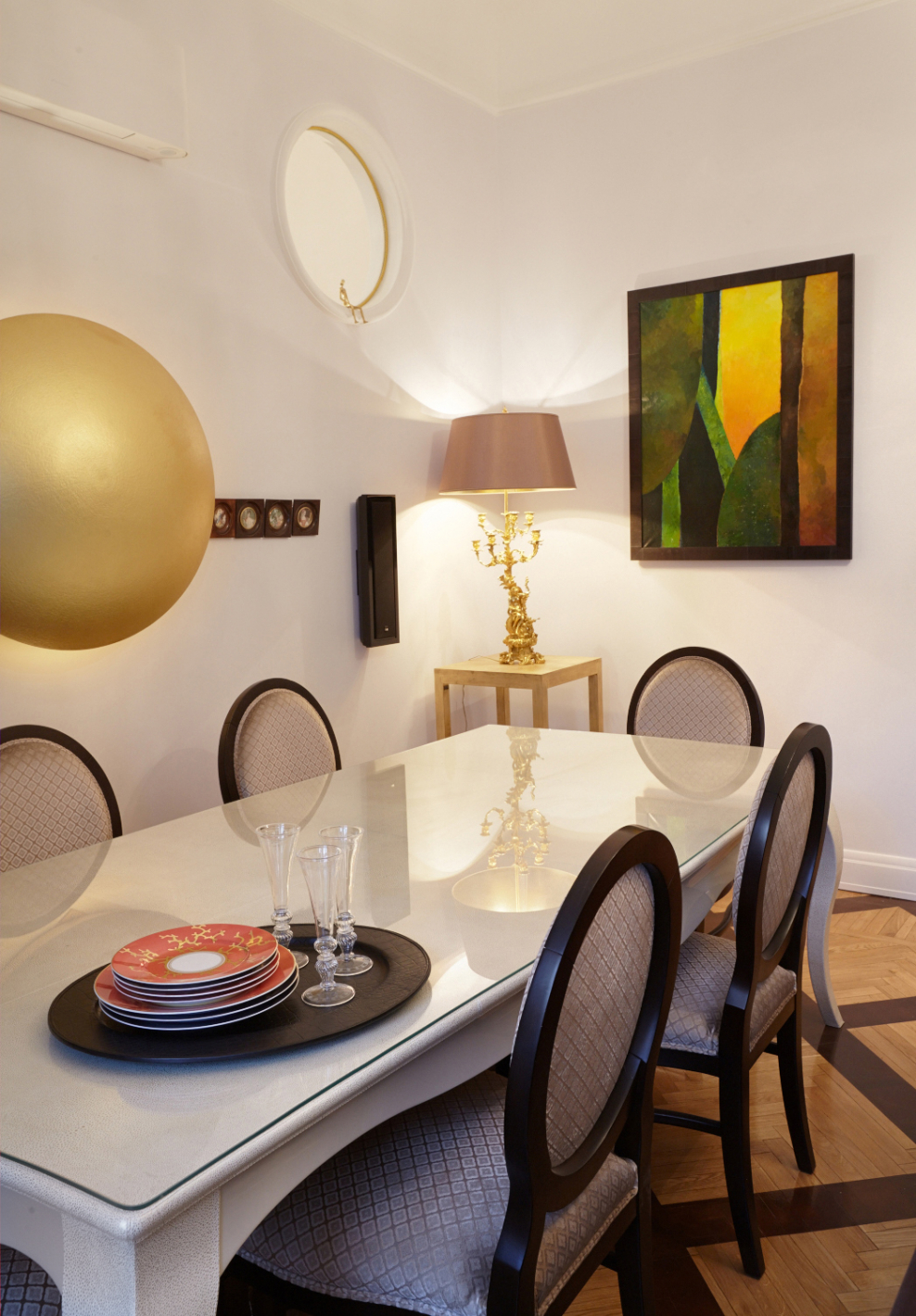 Коллекция картин в интерьере