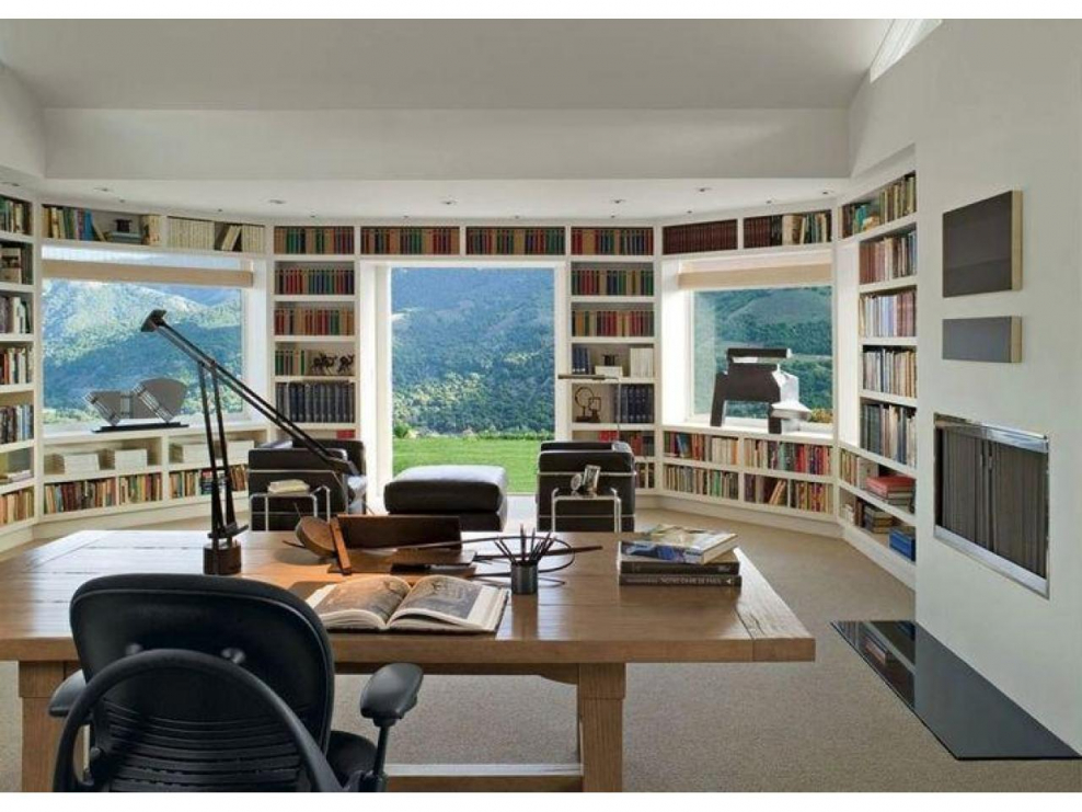 Домашний кабинет с панорамными окнами