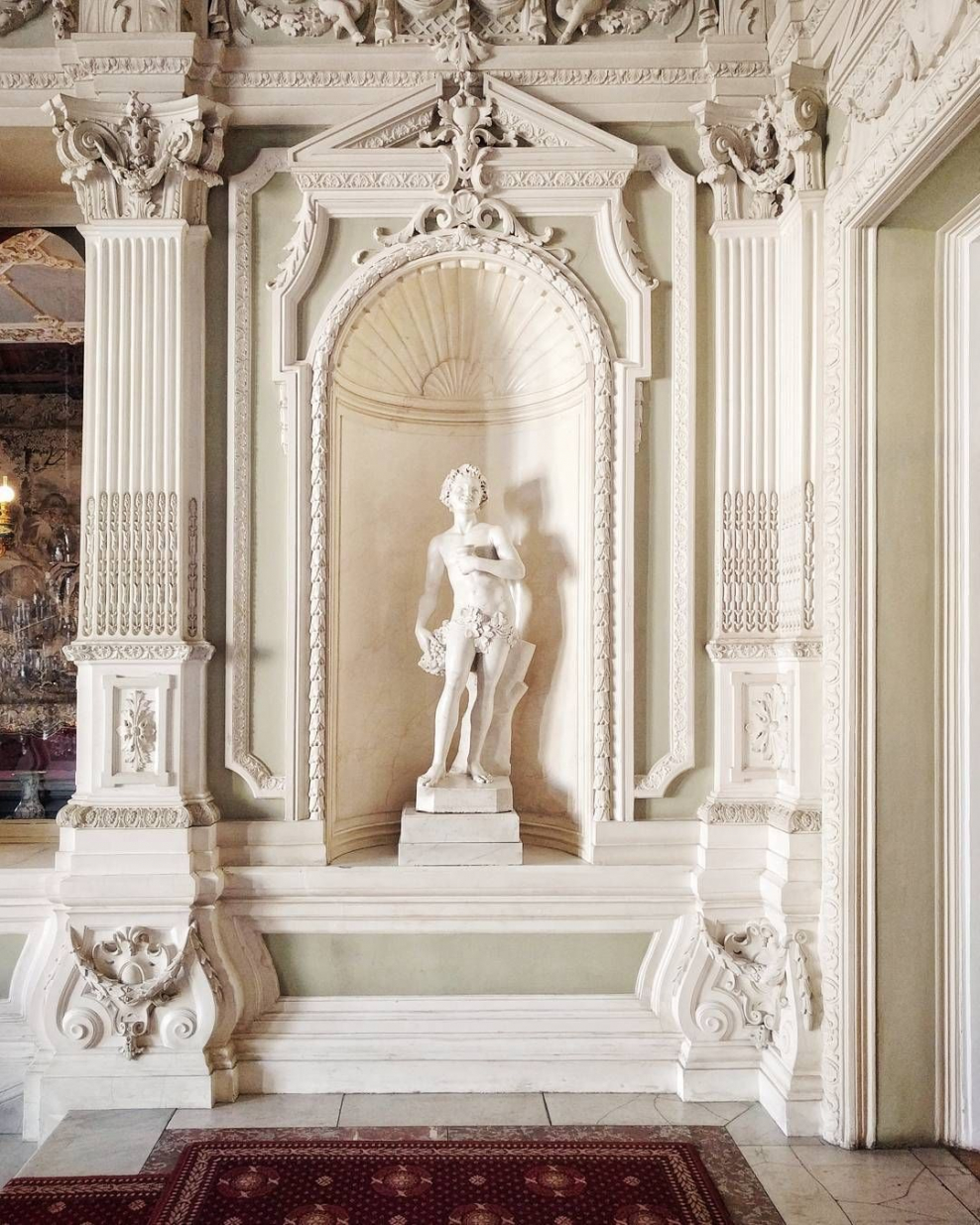 Ниши в стенах и храмах