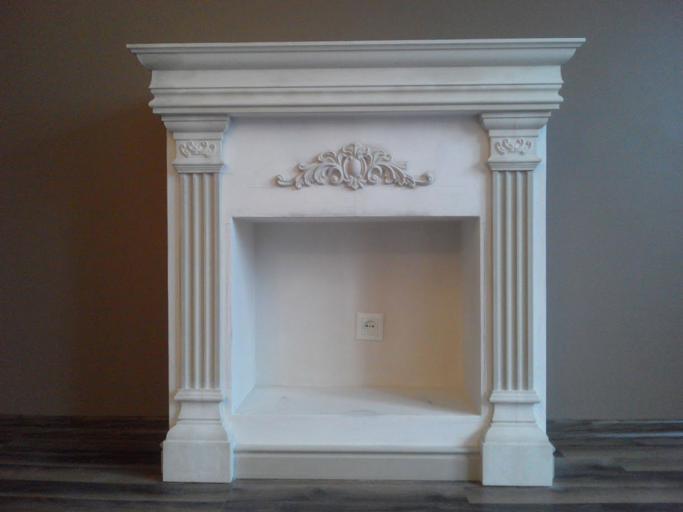 Встроенные полки в стене