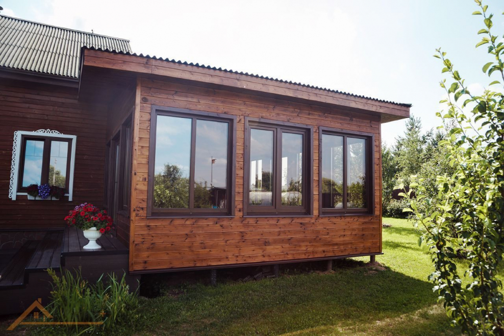 Закрытая веранда из дерева