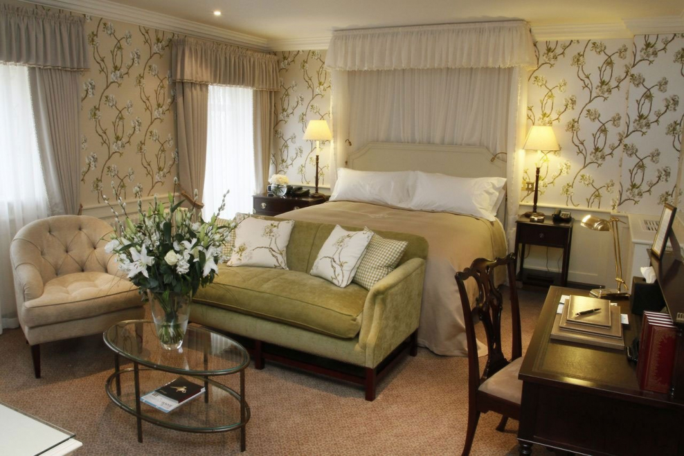 Английский стиль в интерьере спальни