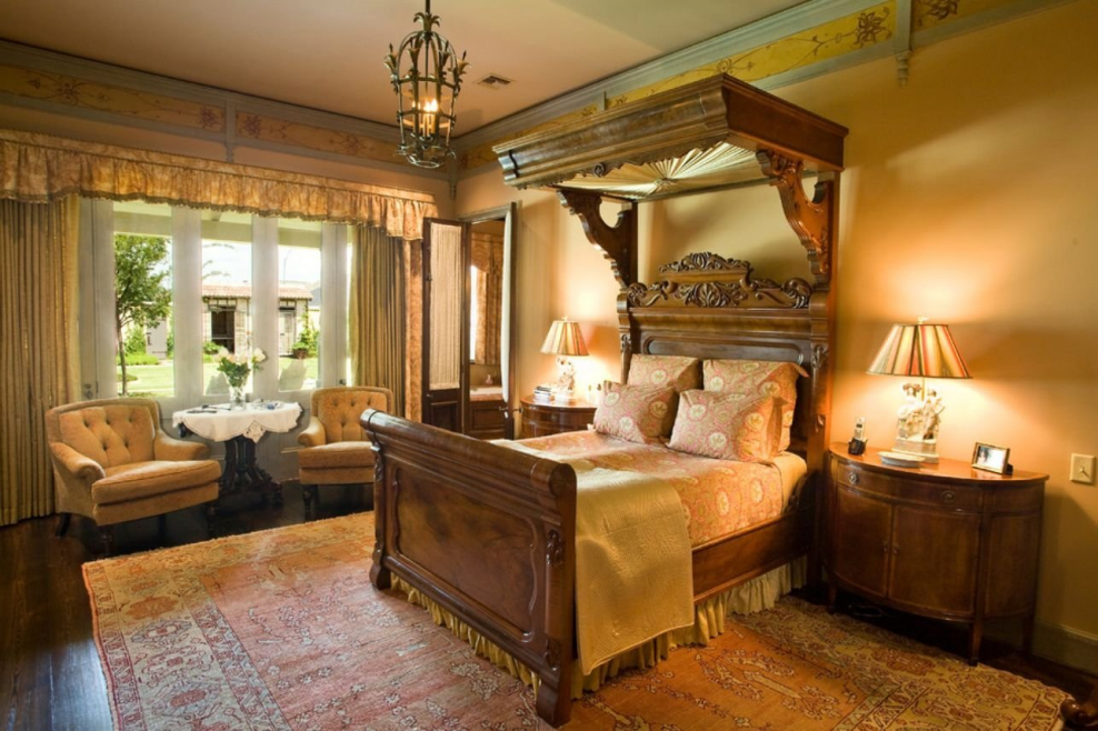 Небольшая спальня в английском стиле