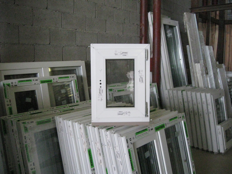 Окно 500х500 пластиковое Rehau