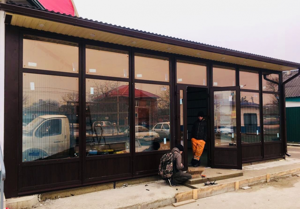 Тамбур из стеклопакетов